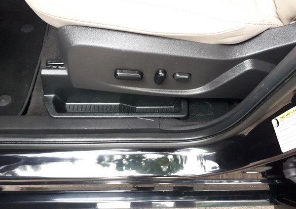 Ford Escape cena 77900 przebieg: 31654, rok produkcji 2019 z Słupsk małe 781
